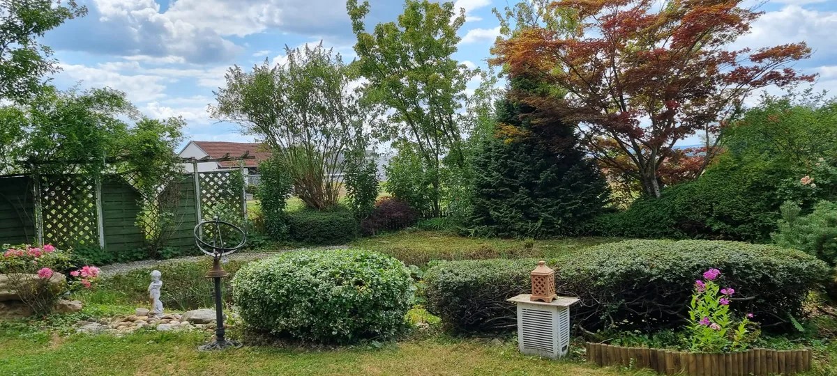 Garten mit Blick in die Landschaft