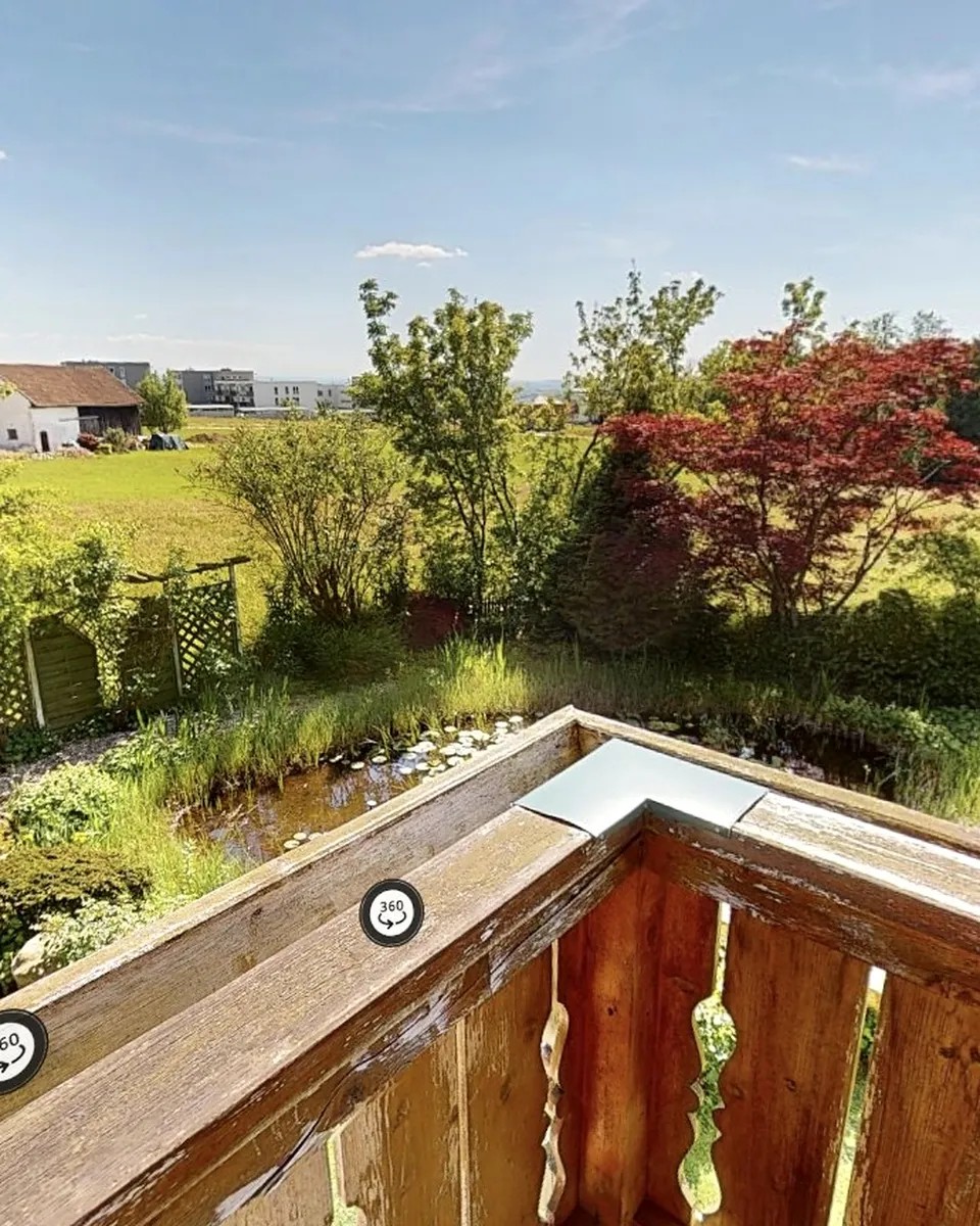 Balkon mit Blick über den Garten